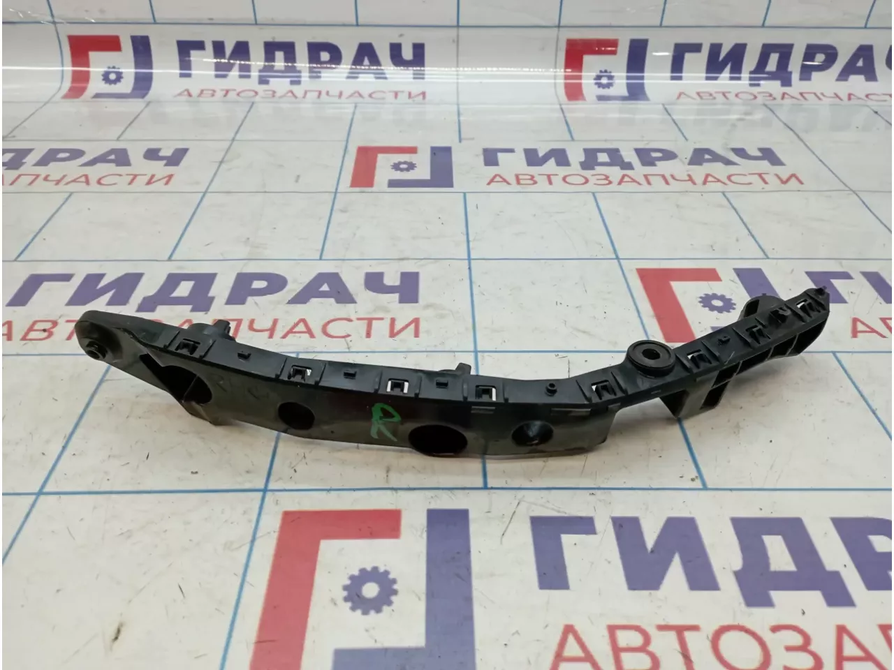 Кронштейн переднего бампера правый Nissan Juke (YF15) 62222-BA60A